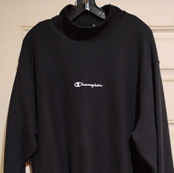 Champion Size Extra Large Men's Classic Black Crewneck Sweater - Picture 6 of 6